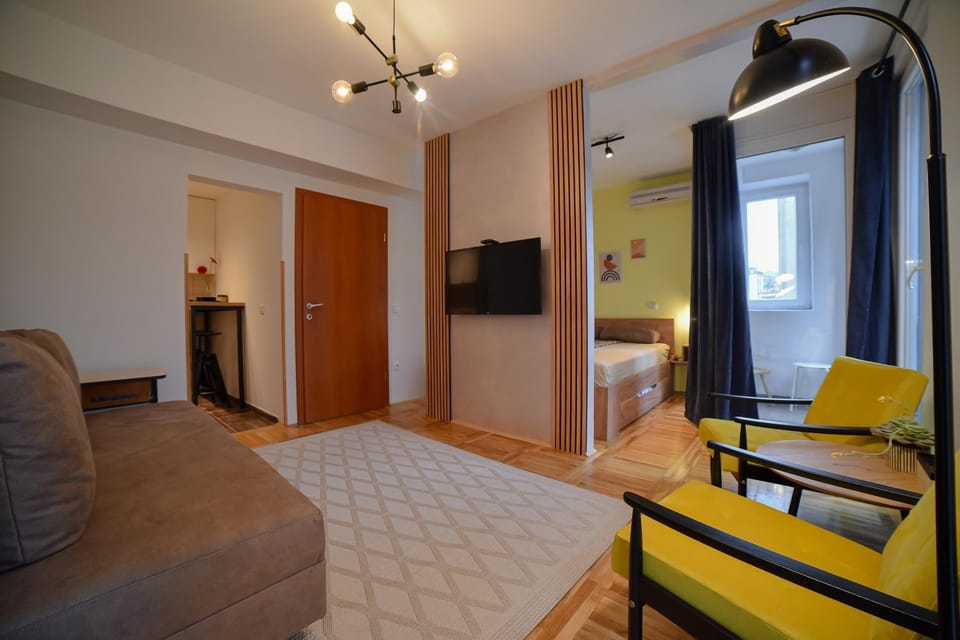 Communal lounge/ TV room, Living room, Photo of the whole room, Seating area, Bedroom