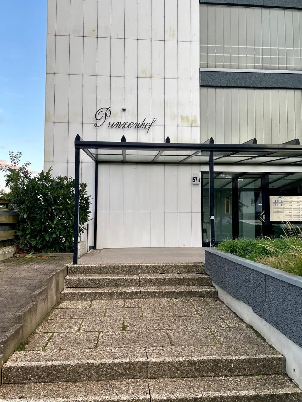 Facade/entrance