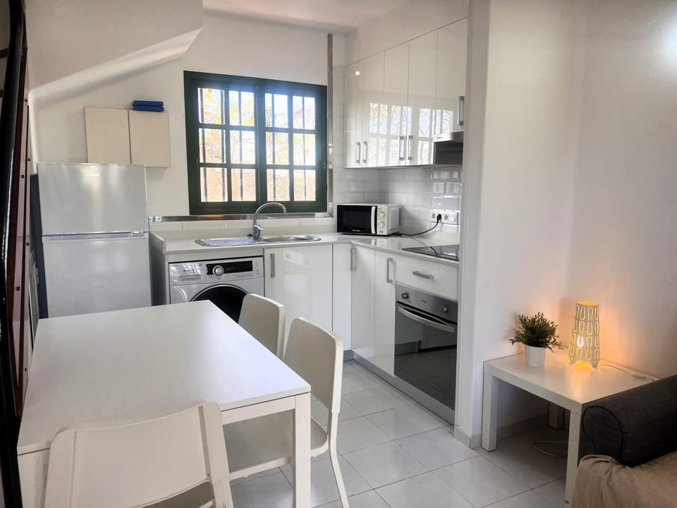 Dining area, kitchen