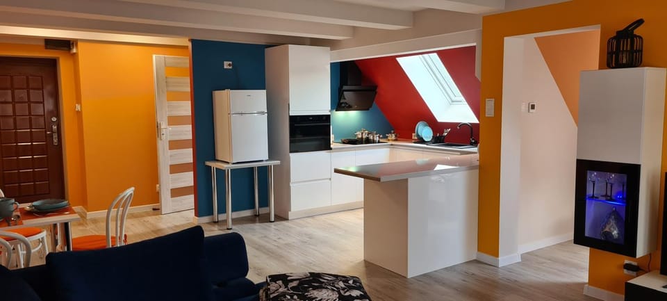 Kitchen or kitchenette, minibar, stove