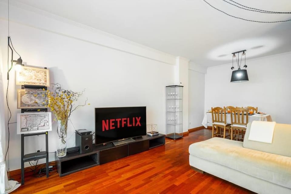 Ocean Front 2bed Luxury w/ Elevator Parking WI-FI Apartment in Matosinhos