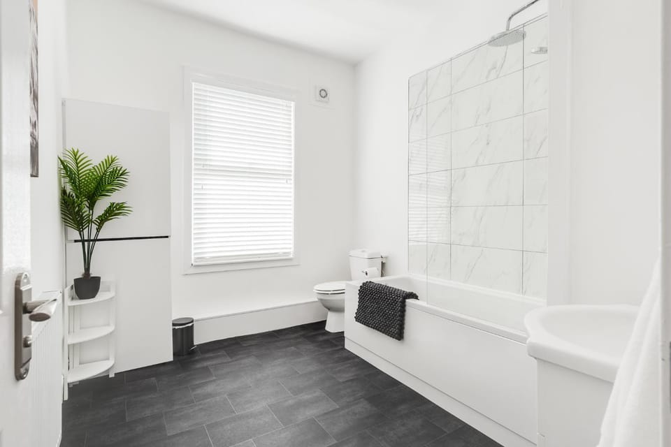 Bathroom, Bath, towels