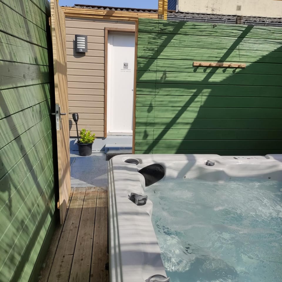 Garden, Hot Tub, Swimming pool