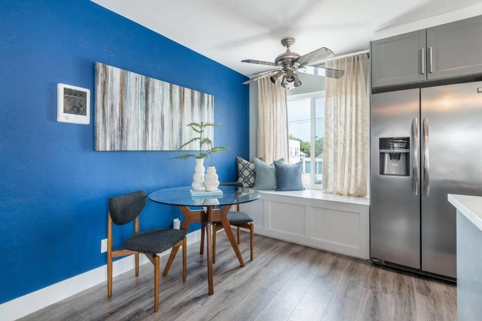 PORCHLIGHT HOME Central San Diego FREE parking Apartment in San Diego
