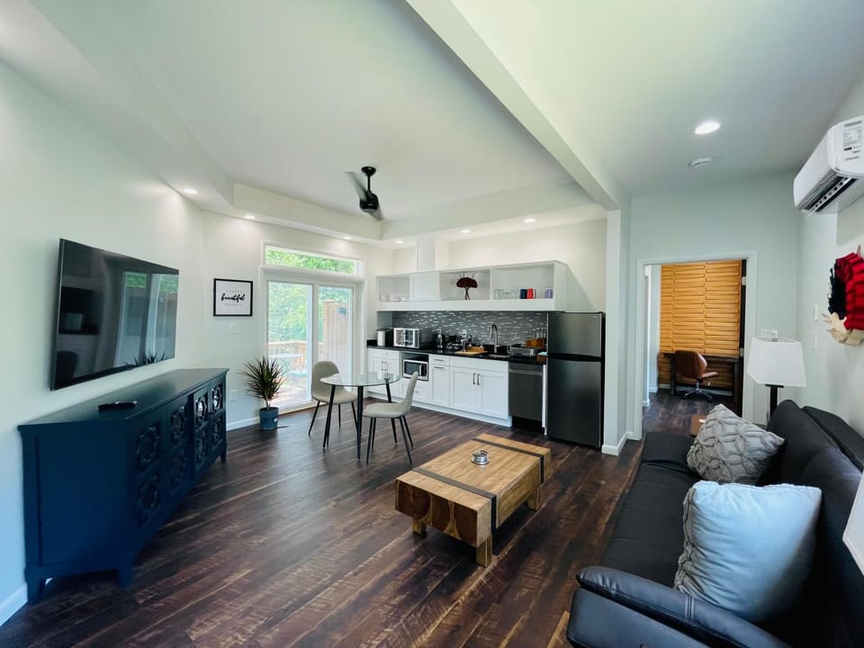 Sonsak - Unit 3 Apartment in Charlottesville