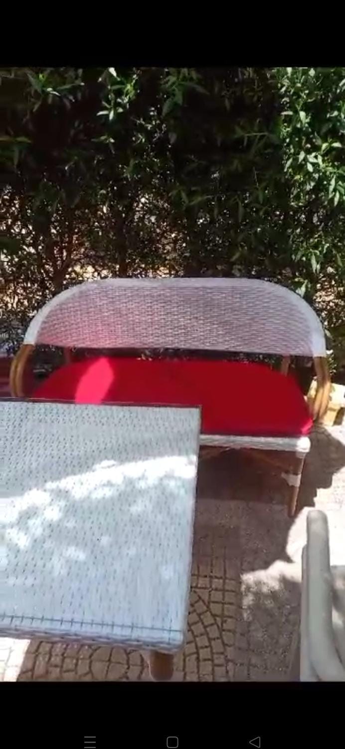 Day, Seating area