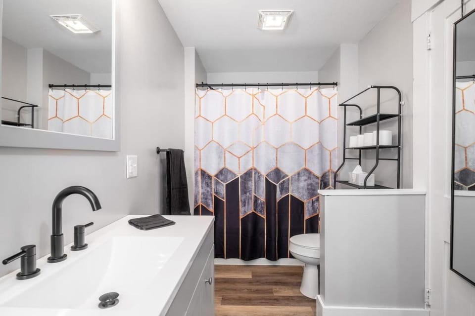 Walk/ Bike everywhere from this Historic Chic Studio Bed and Breakfast in Columbus