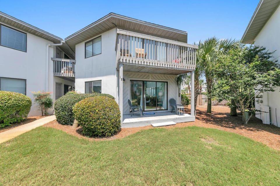 Crystal Village II 18A - 2Bedroom 2BA Condo near the Beach Sleeps 6! House in Miramar Beach