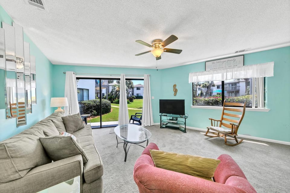 Crystal Village II 18A - 2Bedroom 2BA Condo near the Beach Sleeps 6! House in Miramar Beach