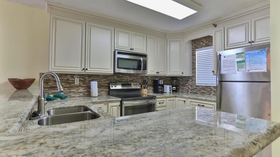 Destin on the Gulf 302 - Perfect location for a nice family getaway House in Destin