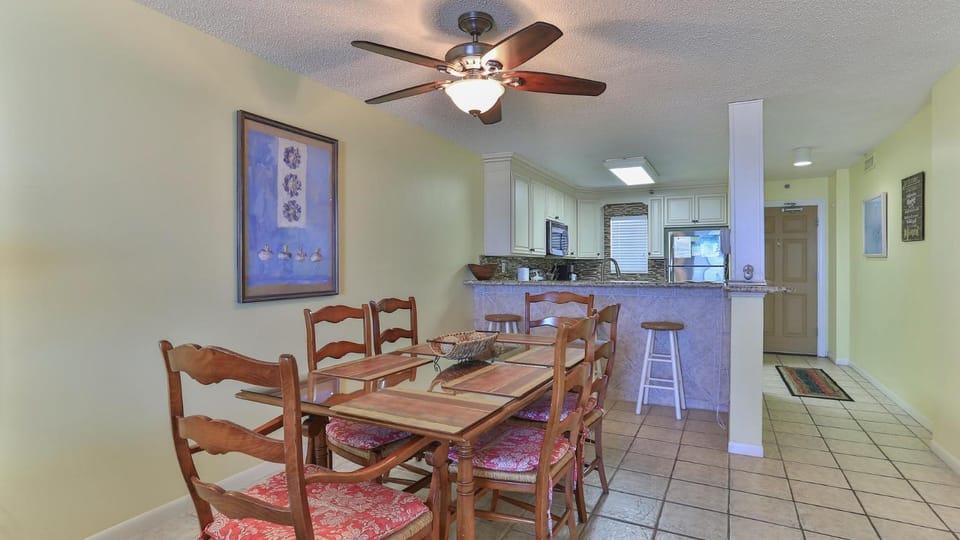 Destin on the Gulf 302 - Perfect location for a nice family getaway House in Destin