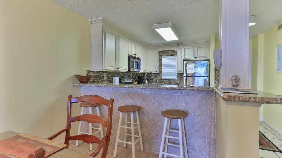 Destin on the Gulf 302 - Perfect location for a nice family getaway House in Destin