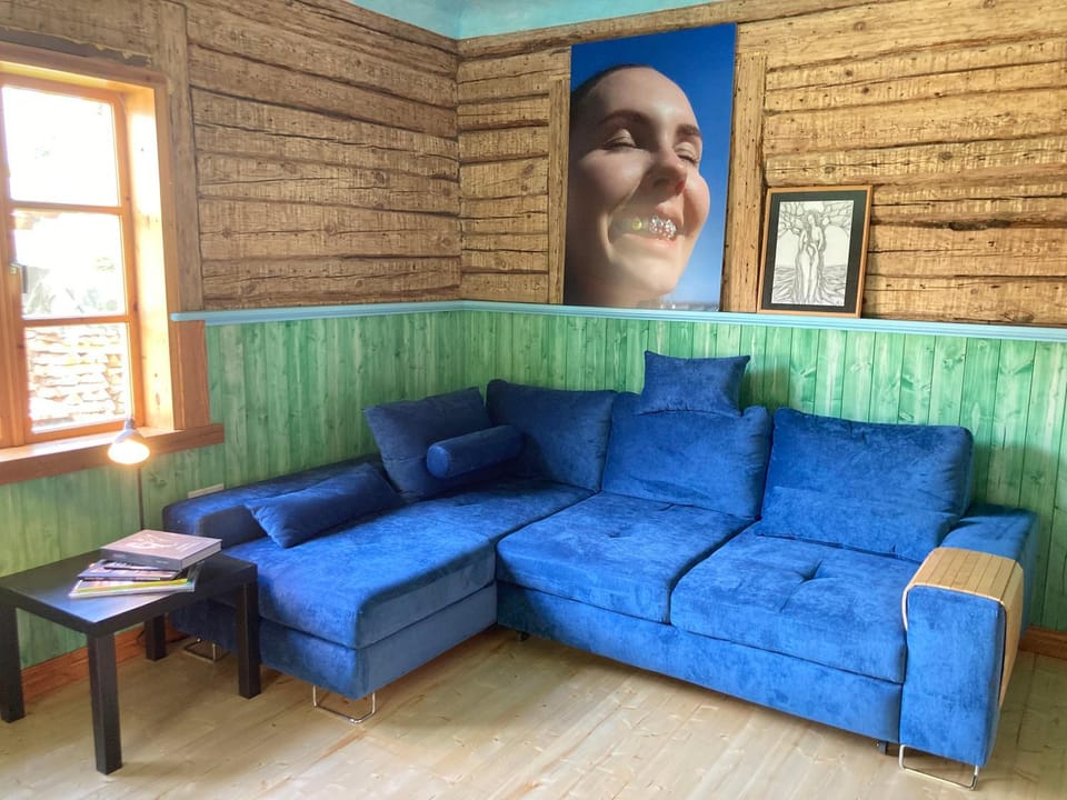 Living room, hair dresser