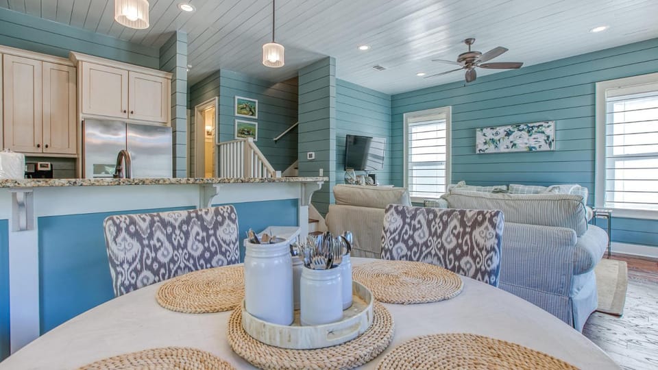 Shades of Blue - Beautiful 4 bedroom home in Blue Mountain Beach House in South Walton County