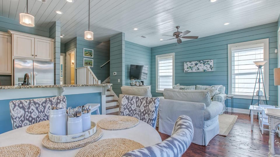 Shades of Blue - Beautiful 4 bedroom home in Blue Mountain Beach House in South Walton County
