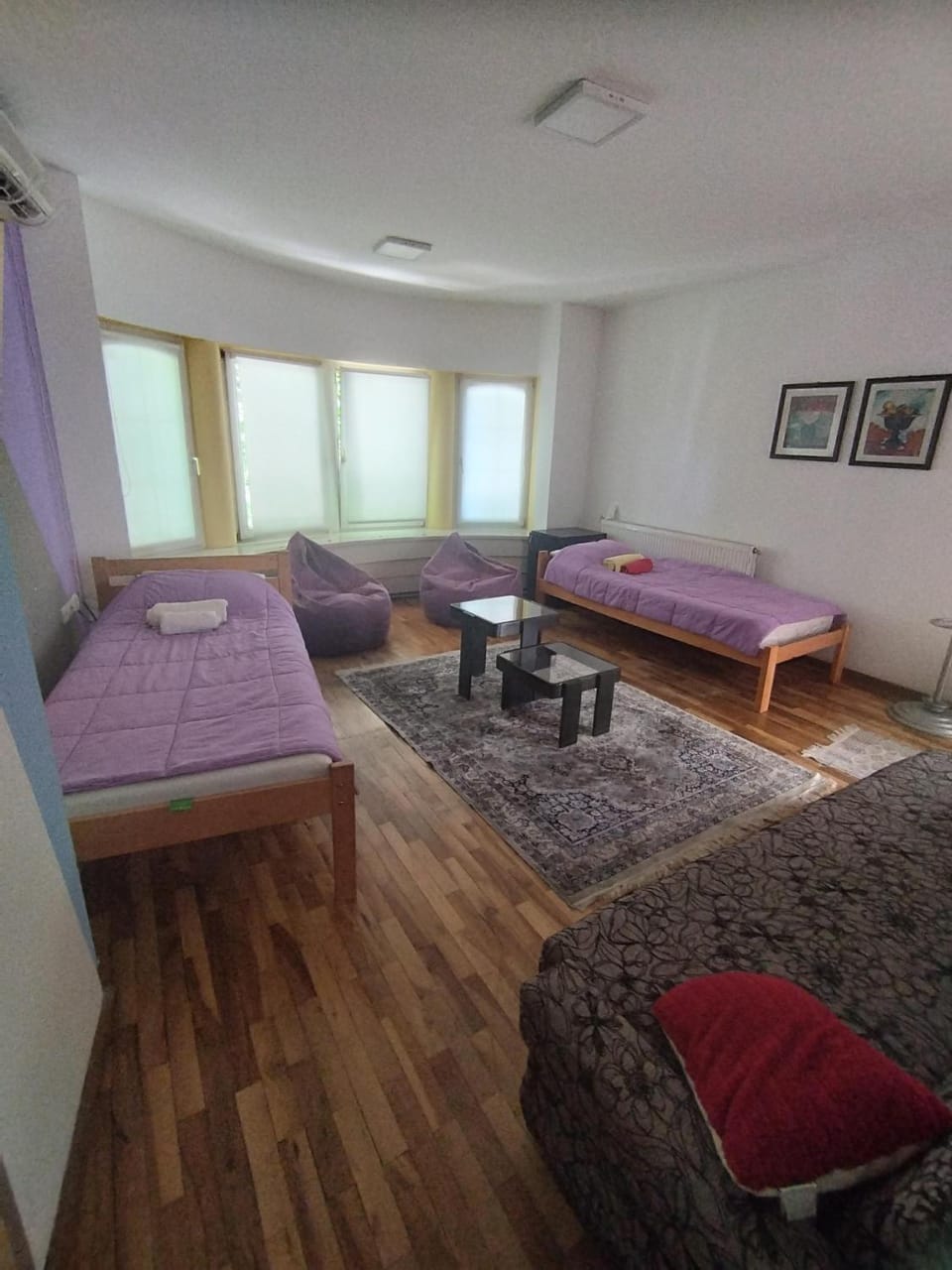 Bed, Photo of the whole room, Seating area, Bedroom