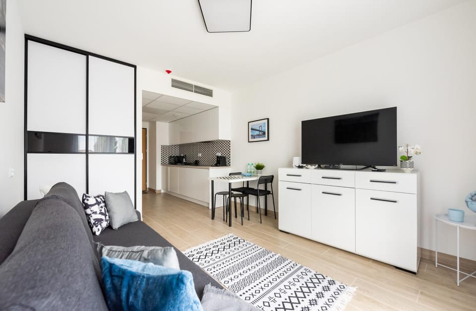Communal lounge/ TV room, TV and multimedia, Kitchen or kitchenette, Living room, Seating area, Dining area, Evening entertainment