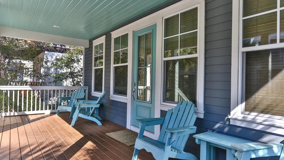 Family Ties - Located in Seacrest Beach 2 Master bedrooms and a large communal pool House in Rosemary Beach