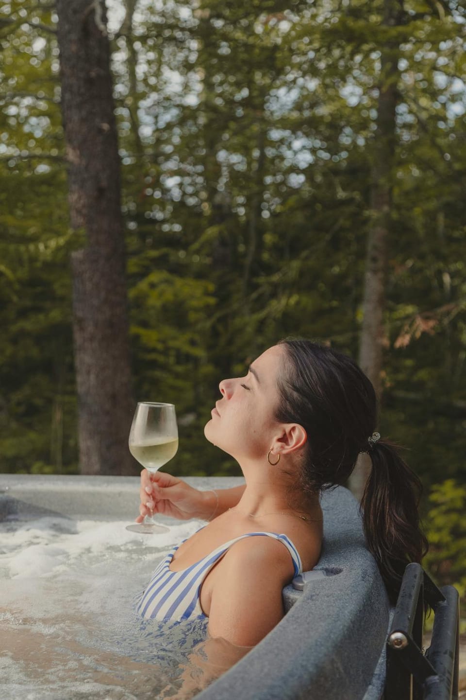Day, People, Natural landscape, Food and drinks, Guests, Drinks, Alcoholic drinks