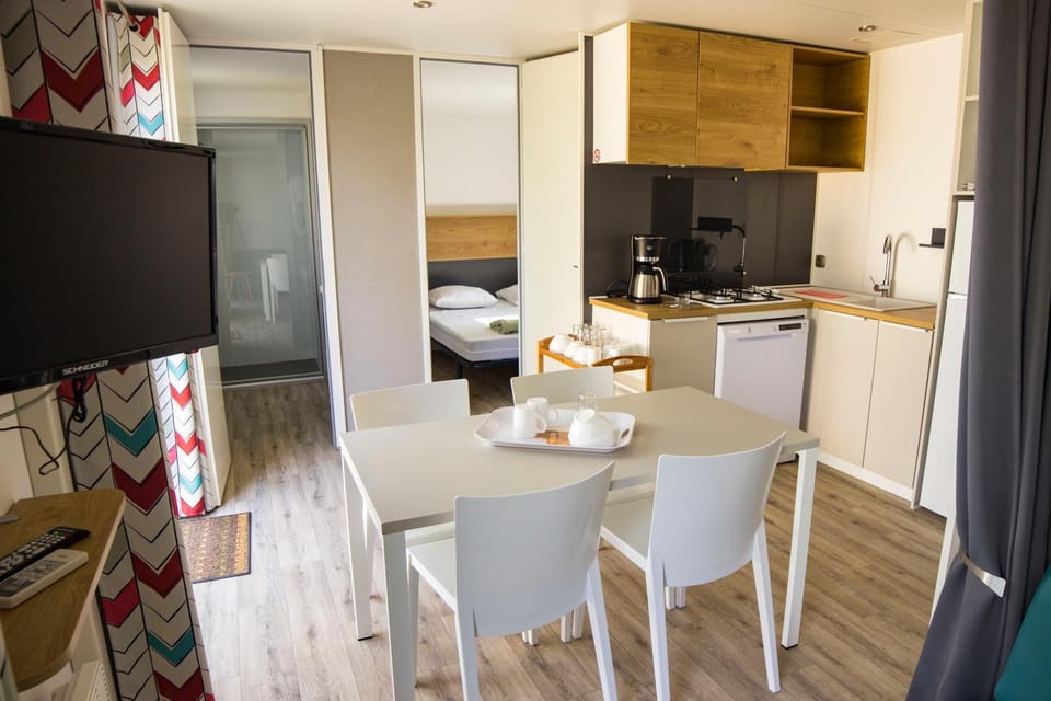 TV and multimedia, Dining area