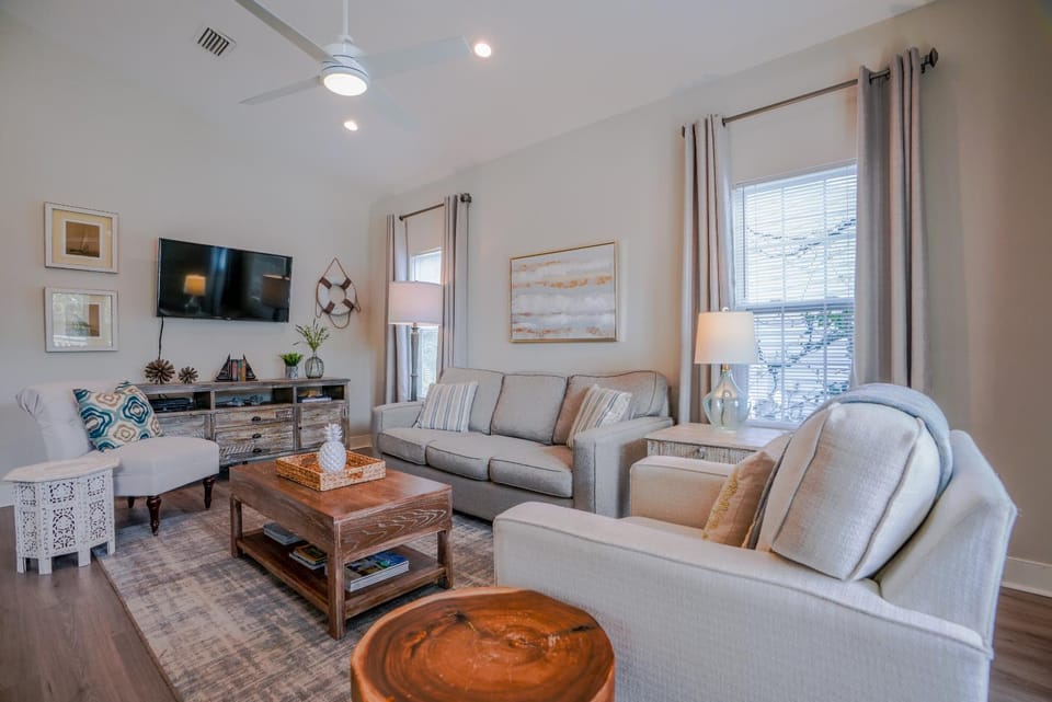 Ocean Antics - Close to the Beach and minutes to Seaside along 30A House in South Walton County