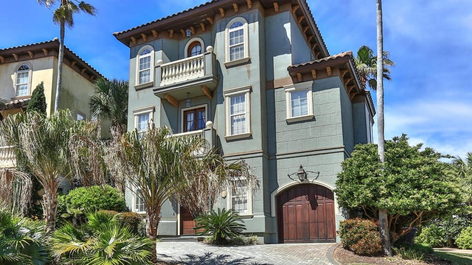 Monaco - Easy beach access dogs welcome gated community large pool House in Miramar Beach