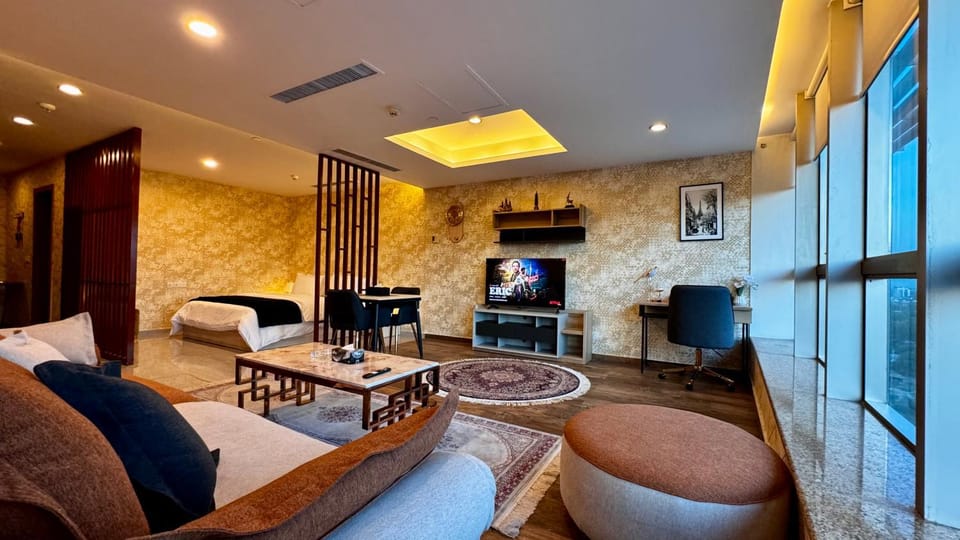 Communal lounge/ TV room, TV and multimedia, Living room, Seating area, Evening entertainment, flat iron