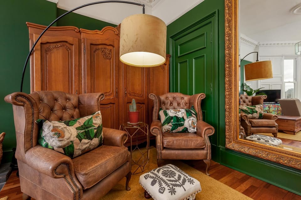 Living room, Seating area