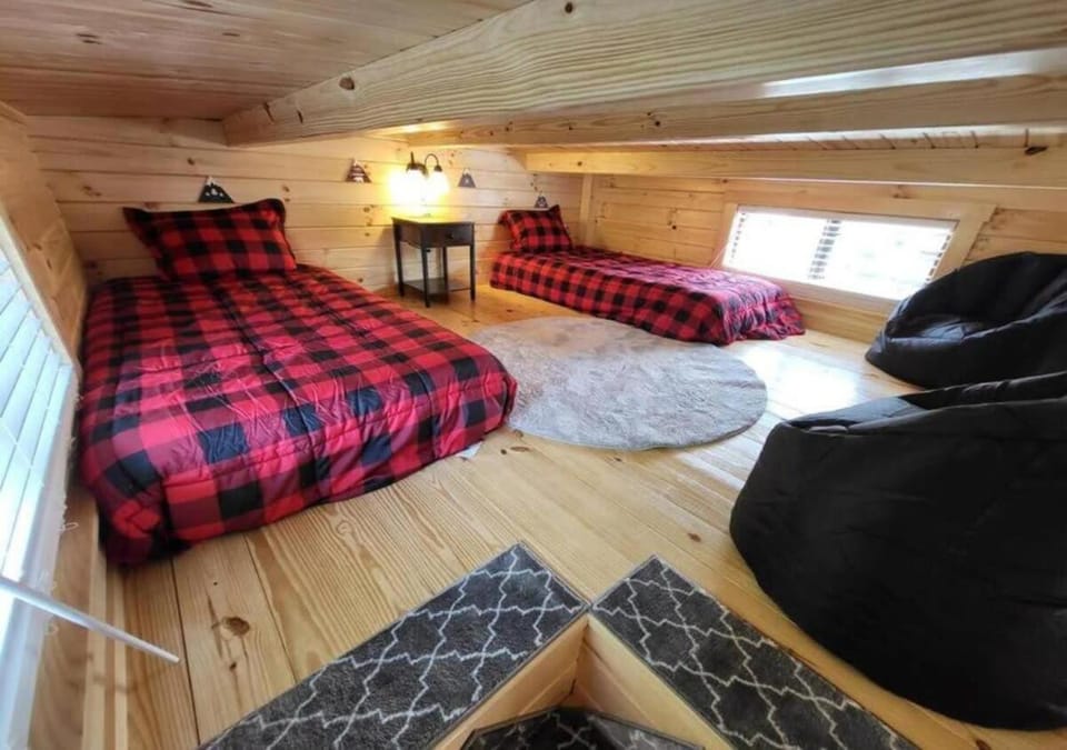 Bed, Photo of the whole room, Seating area