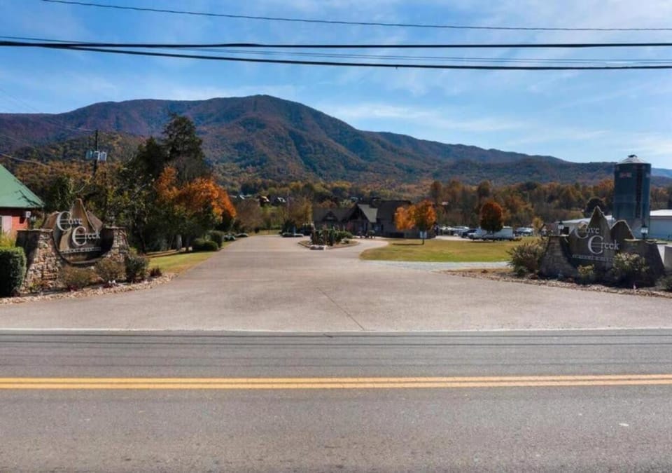 Neighbourhood, Natural landscape, Mountain view
