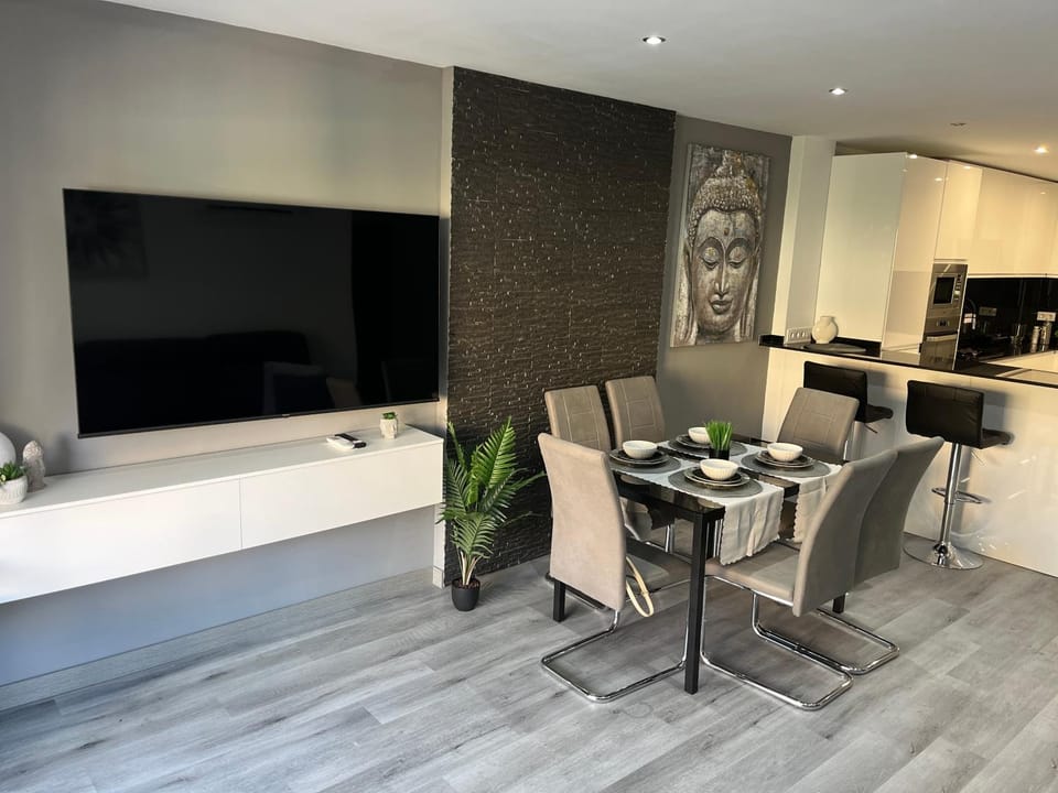 Seating area, Dining area