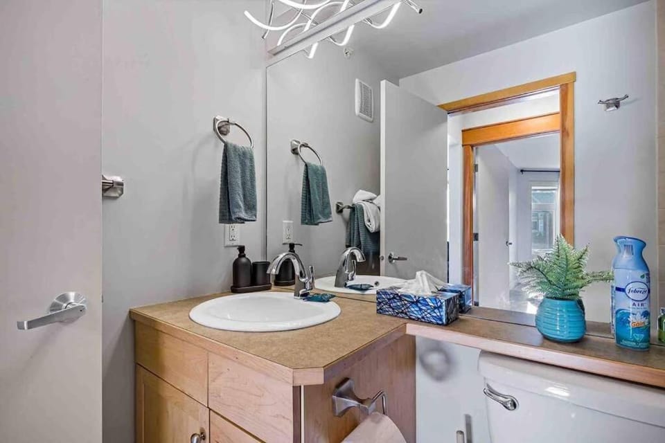 Lux 2BR 5BD Suite Mountain view! Apartment in Canmore