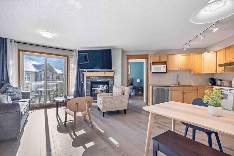 Lux 2BR 5BD Suite Mountain view! Apartment in Canmore