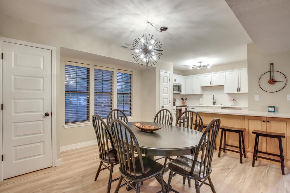 Boat Slip + Pool Access: Lake of the Ozarks Condo House in Village Four Seasons