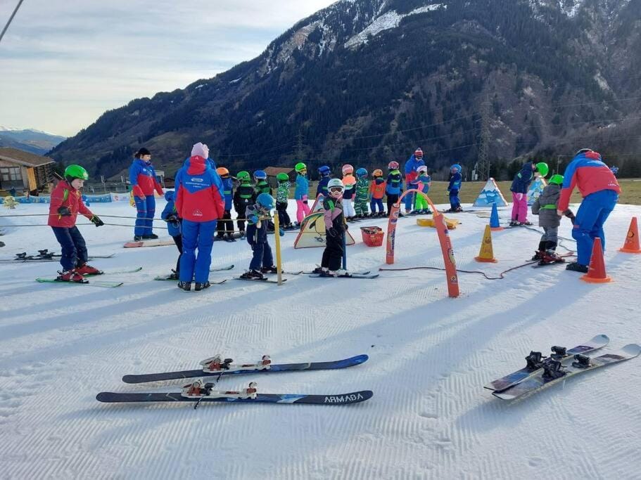 Winter, Skiing