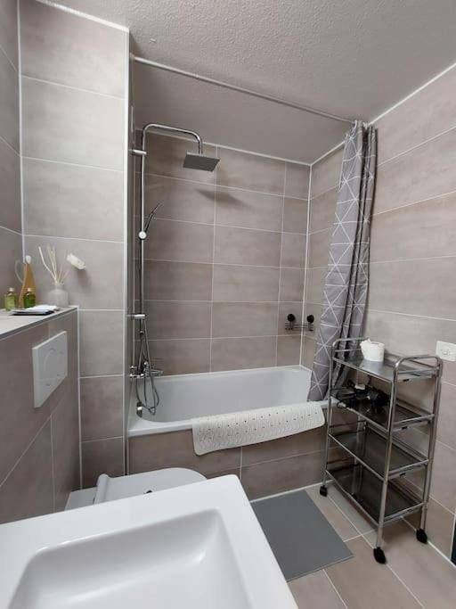 Shower, Bathroom, Bath, towels