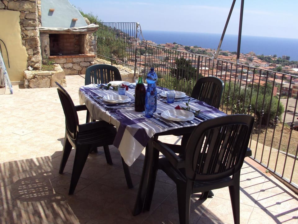 Day, Natural landscape, View (from property/room), Balcony/Terrace, Dining area, Sea view