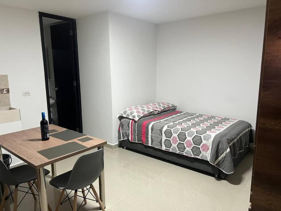 Apartaestudio entero cerca estacion metro Itagui Apartment in Itagüí