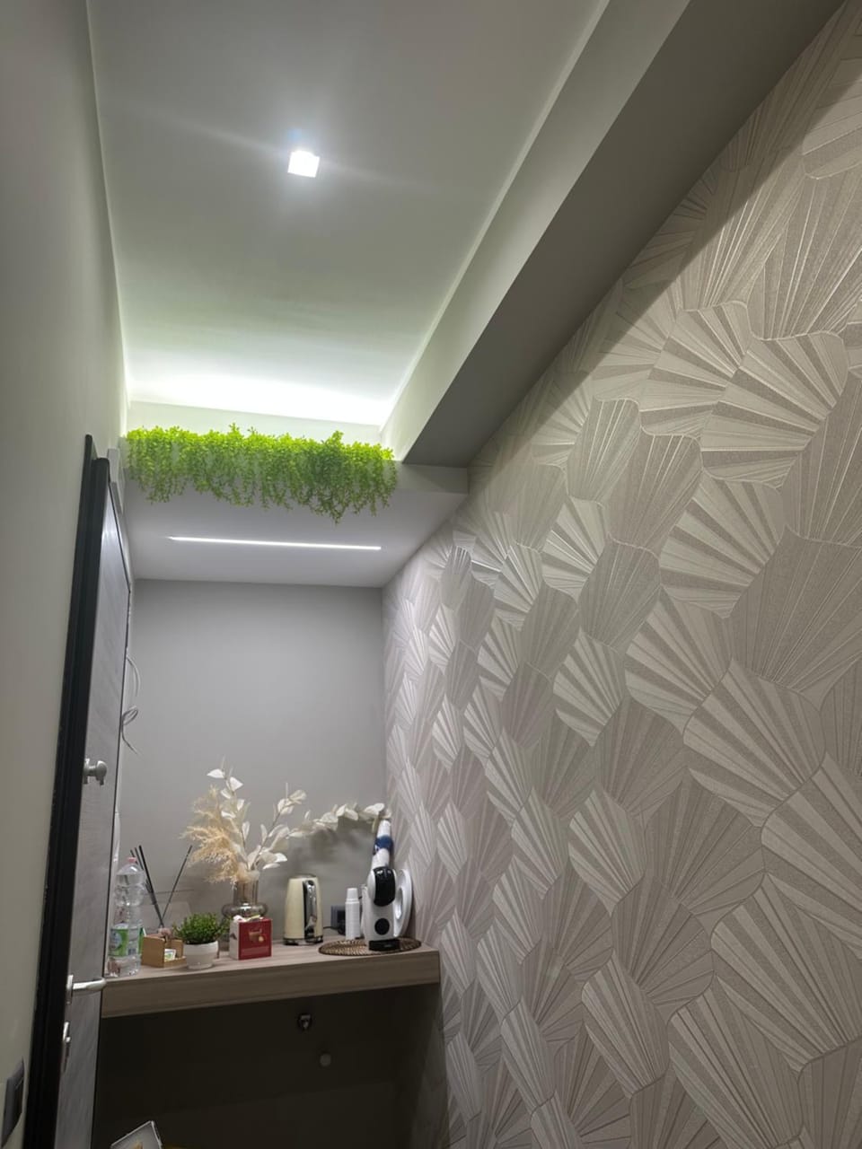 Coffee/tea facilities, Kitchen or kitchenette, Internal: Not applicable to any particular room