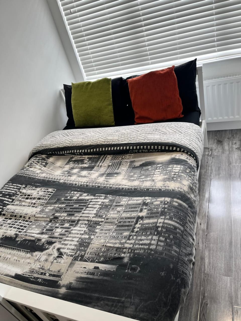 Modern Comfy One Bed Apartment - Free Parking Apartment in Glasgow