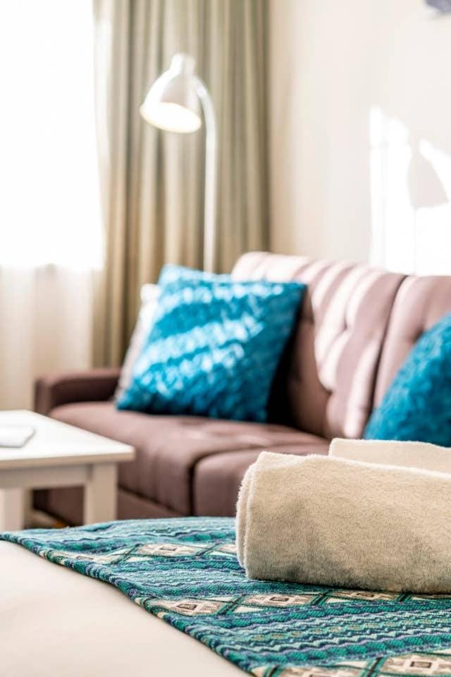 Glenelg Central Studio Aqua Apartment in Adelaide