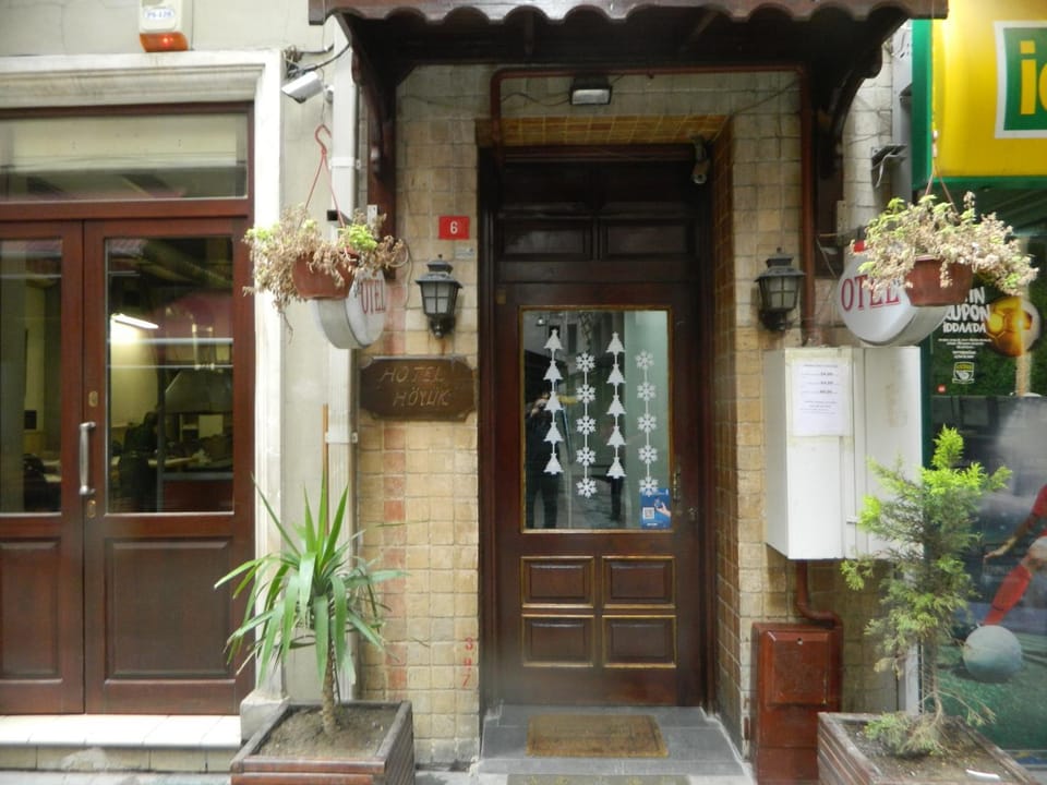 Property building, Facade/entrance, Spring, Winter, Autumn