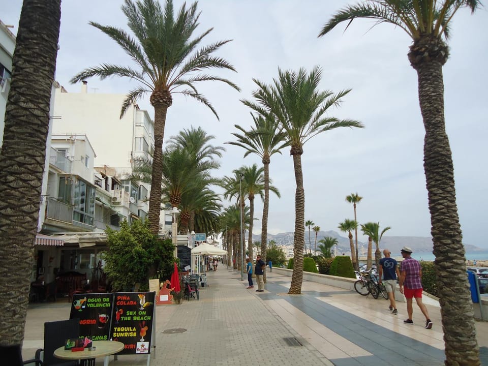Sea view, Street view