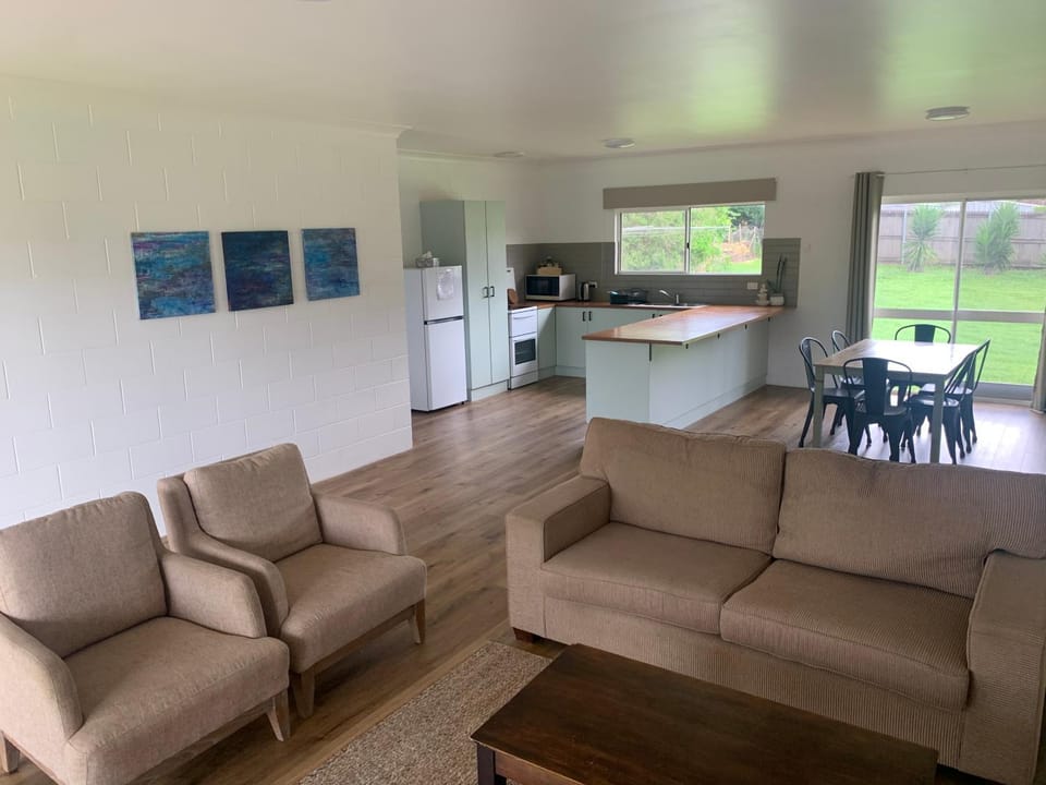Spacious, Modern & Central House in Atherton