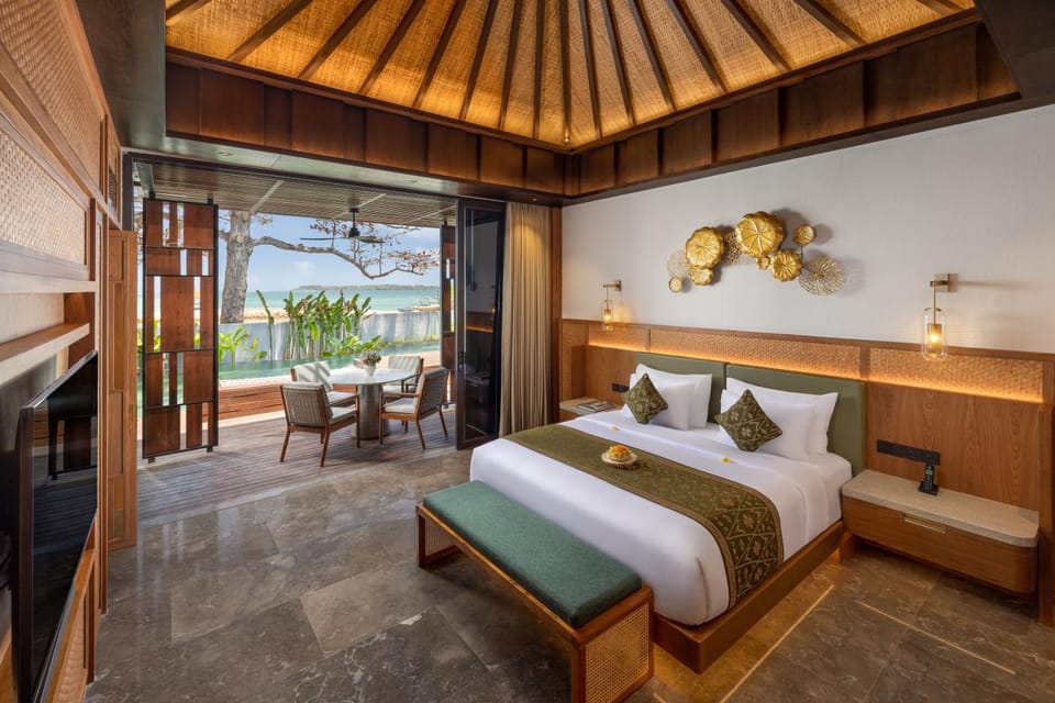 Bed, View (from property/room), Balcony/Terrace, Seating area, Bedroom