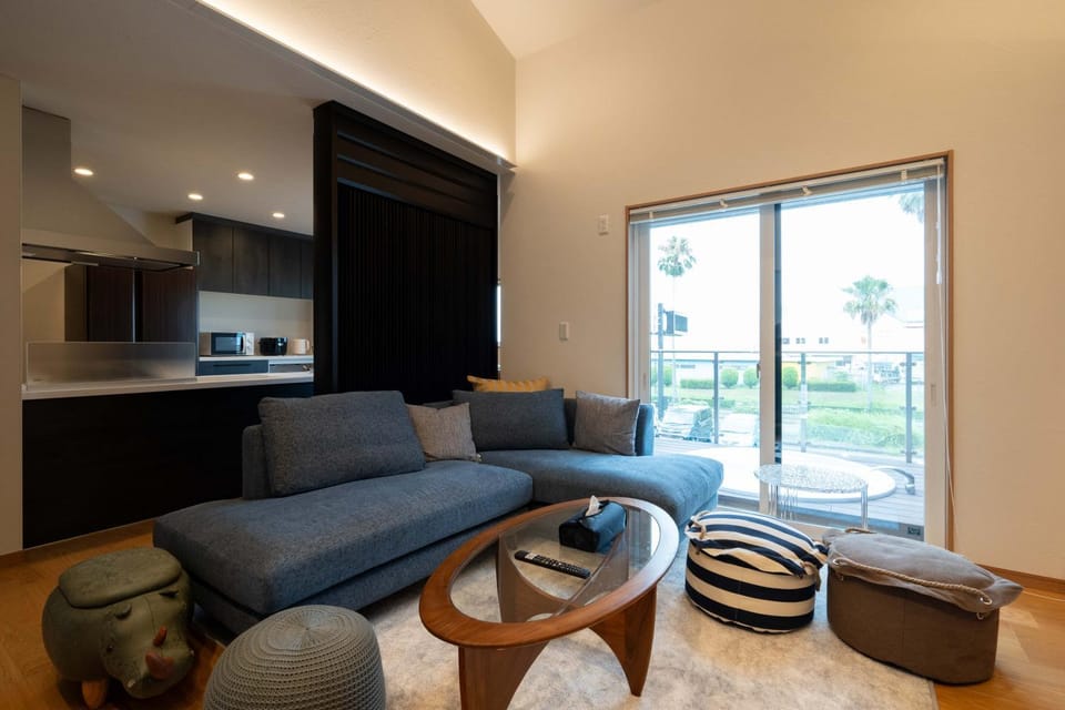 Kitchen or kitchenette, Living room, Seating area