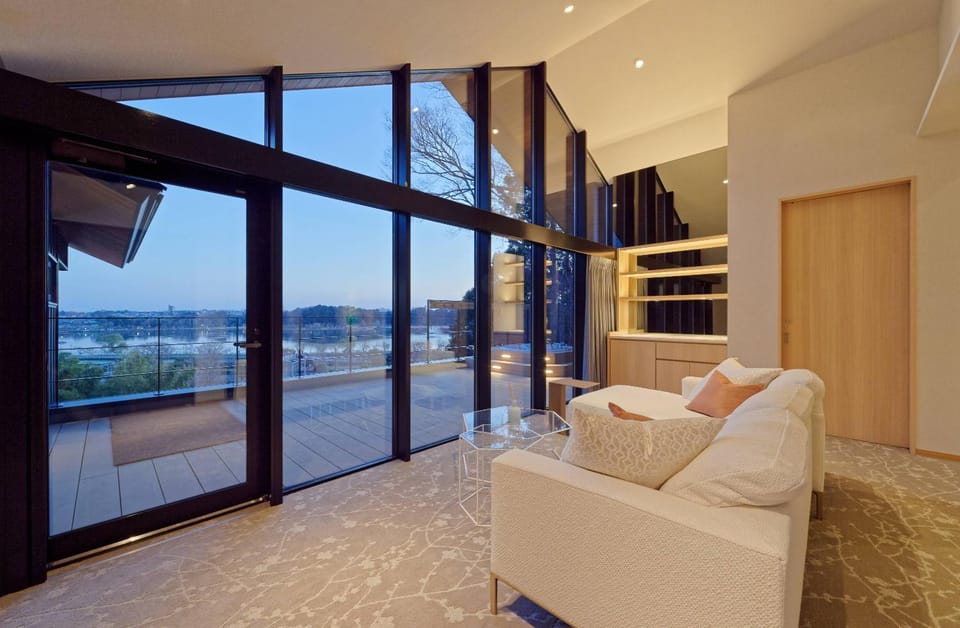 View (from property/room), Balcony/Terrace, Living room, Seating area