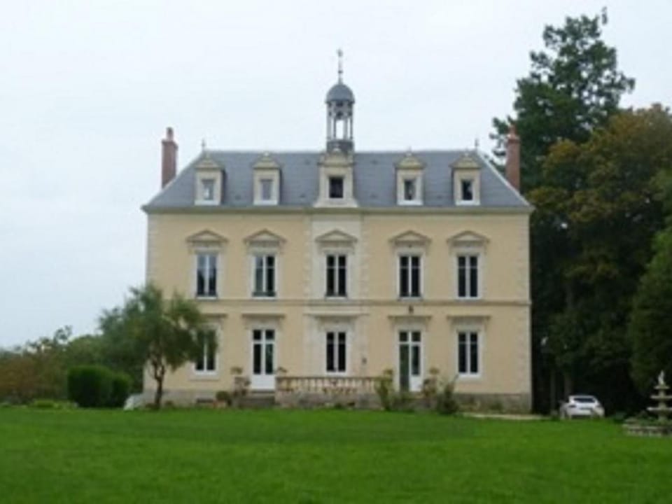 Charmant Château XIXème - Parc 2ha, Chambres Lumineuses, Petit Déjeuner Local, Proche Forêt et Cité Médiévale - FR-1-410-410 Bed and Breakfast in Pays de la Loire