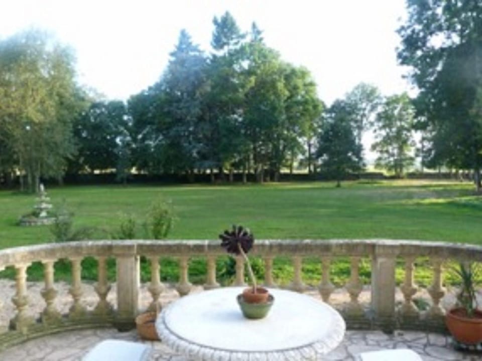 Charmant Château XIXème - Parc 2ha, Chambres Lumineuses, Petit Déjeuner Local, Proche Forêt et Cité Médiévale - FR-1-410-410 Bed and Breakfast in Pays de la Loire