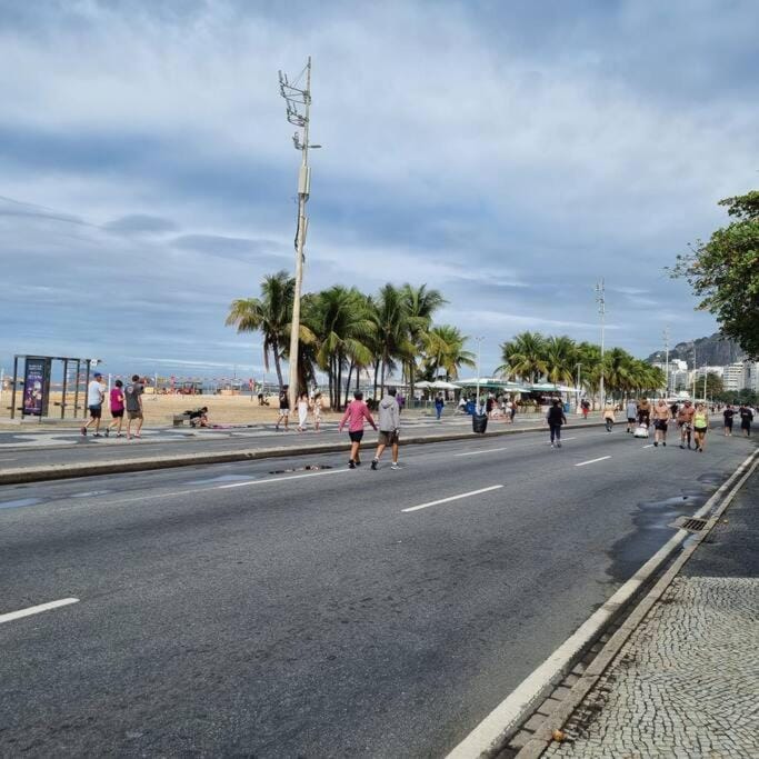 Apartamento em copacabana a 100 metros da praia Apartment in Rio de Janeiro